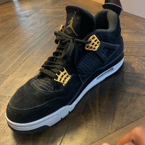 Jordan Retro 4 “Royalty”